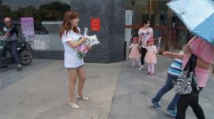 510母亲节玺悦城全城免费派送康乃馨