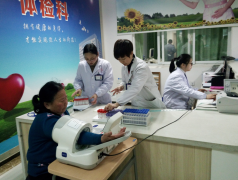 玺悦城·携县志联为环卫工人送健康